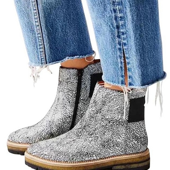 NWOT Xperimental Crackle Bunko Leather Chelsea Platform Lugged Boot Portugal - Picture 11 of 11